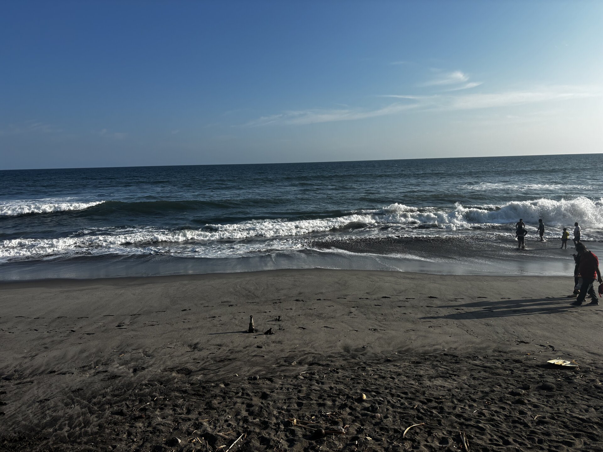Black Sand Beach Sunset at La Libertad El Salvador – Steps from Oceanfrontsunsetvilla