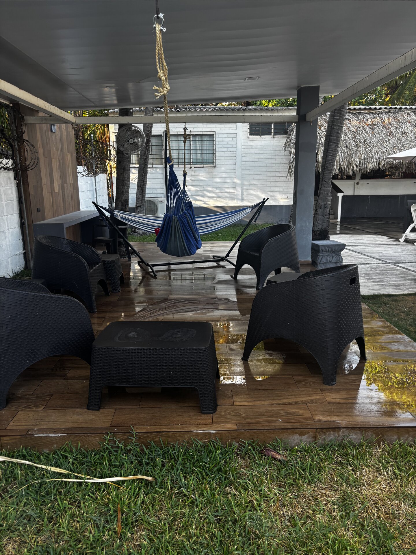 Covered Outdoor Lounge with Hammocks – Oceanfrontsunsetvilla, El Salvador