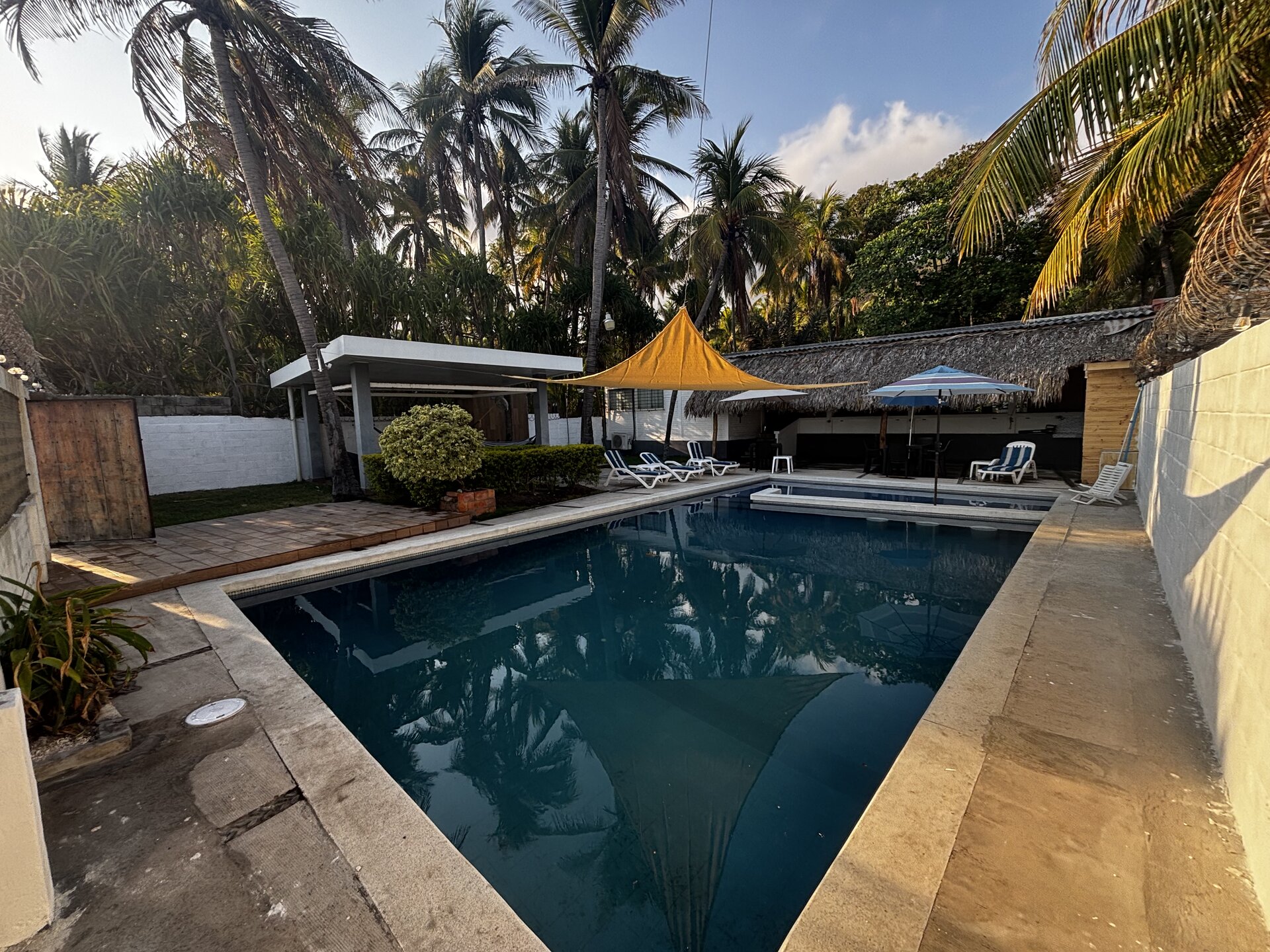 Luxury Pool Area with Palapa Bar – Oceanfrontsunsetvilla, El Salvador