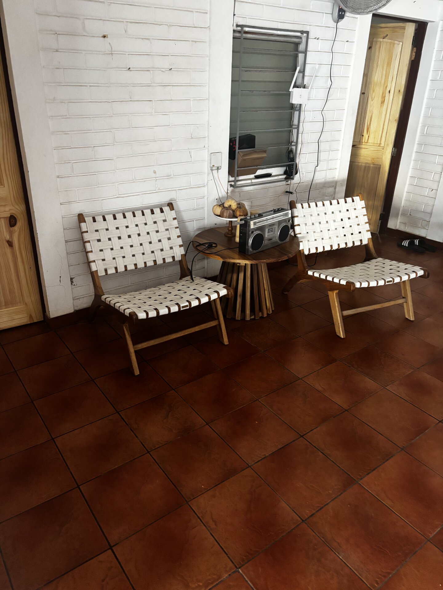 TV and Entertainment Area with Wicker Seating – Oceanfrontsunsetvilla Indoor Lounge, La Libertad El Salvador
